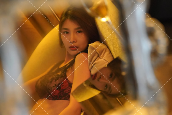 大奶女神盼盼8月vip情不自禁大尺度写真2