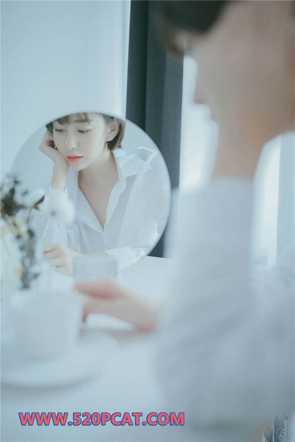 潘多拉NO.233期白衣美女半露私房写真