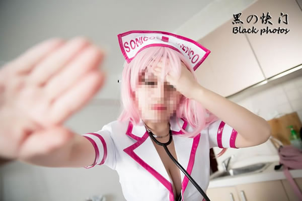 极品小护士美女露出人体套图