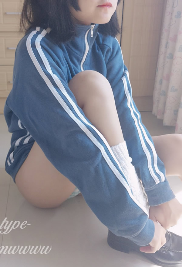 网红妹子黑川鹤子
