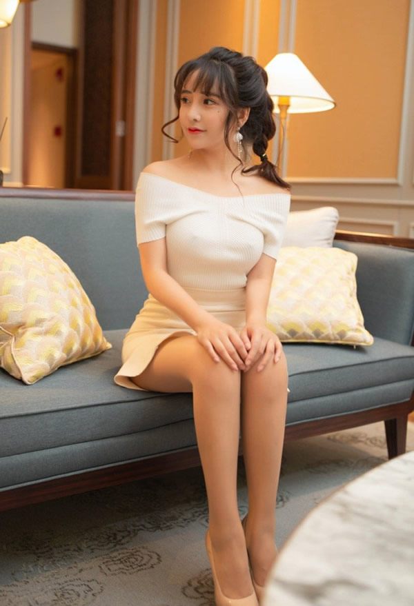 甜美正妹陶喜乐雪白嫩乳居家写真太诱人