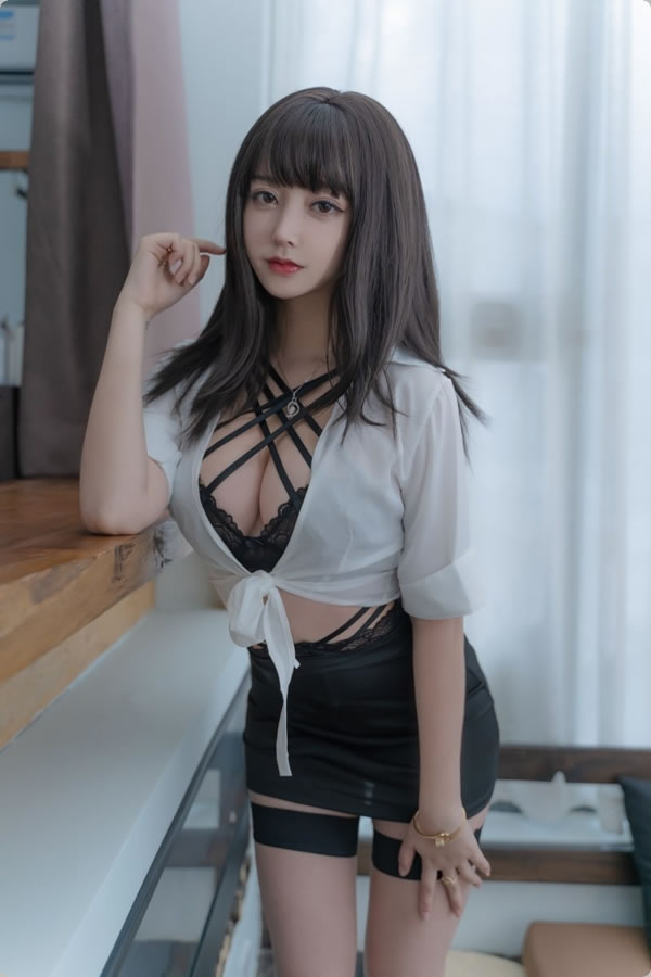 美女过期米线线喵