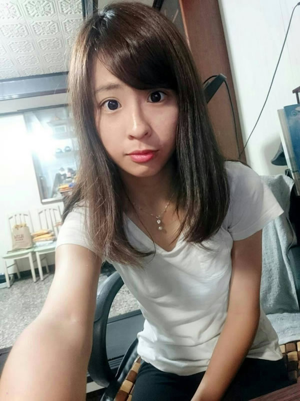 某学校清纯小学妹尺度私拍图照流出