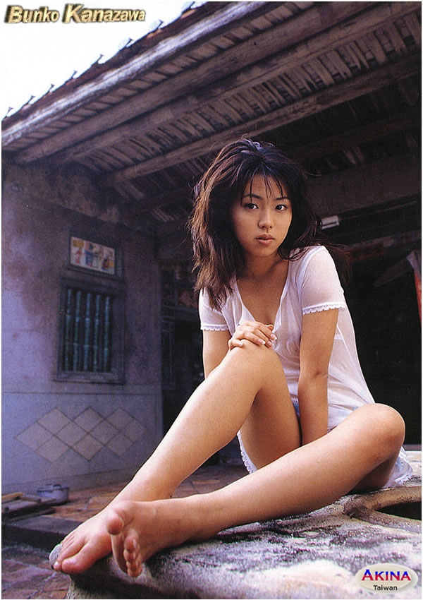昔日美女金泽文子