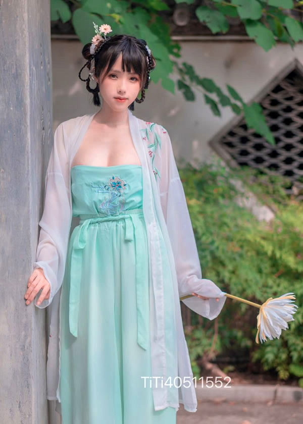 推特女神钛合金TiTi私拍古装新作合集