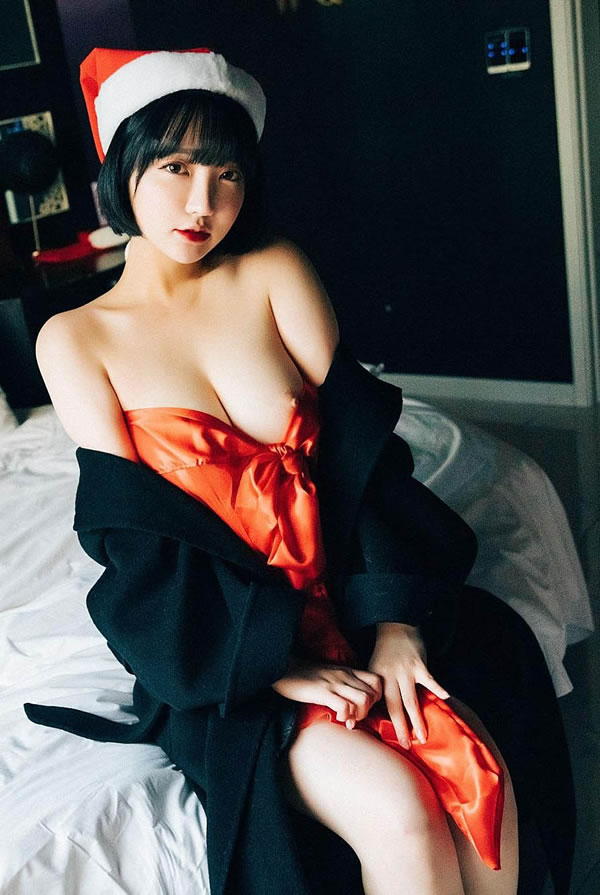 粉嫩美女孙乐乐Son Yeeun