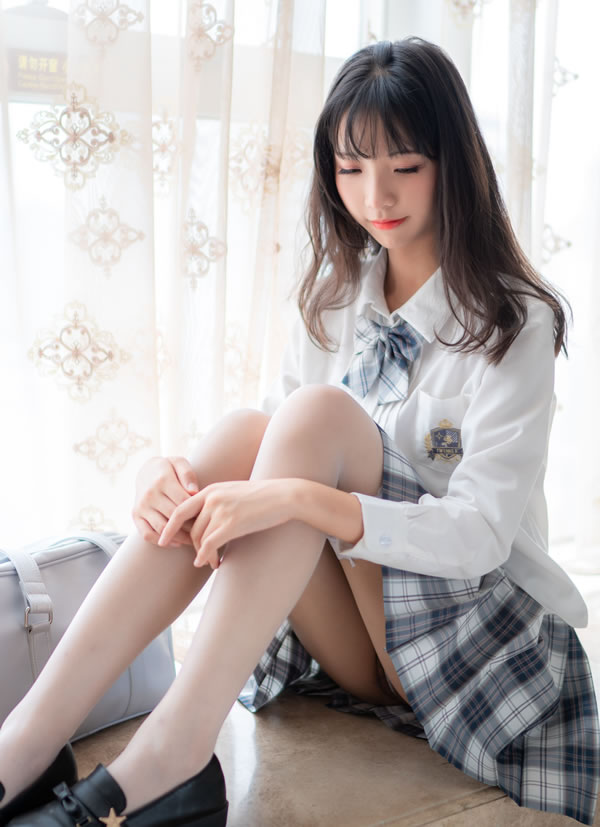 嫩模西瓜少女JK制服尺度写真