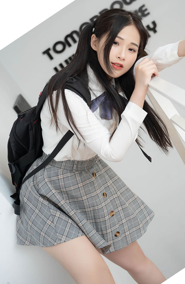 双马尾少女婕咪