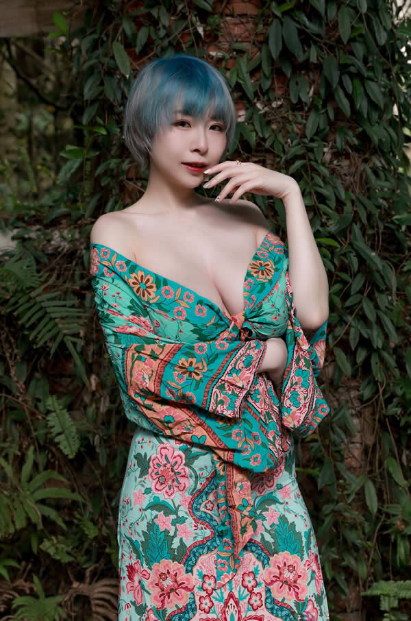 E奶黎菲儿热辣荒野