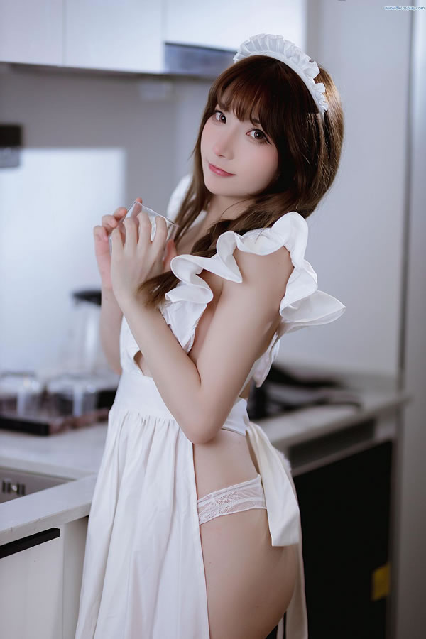 性感女仆真空白围裙纯情与火辣诱惑