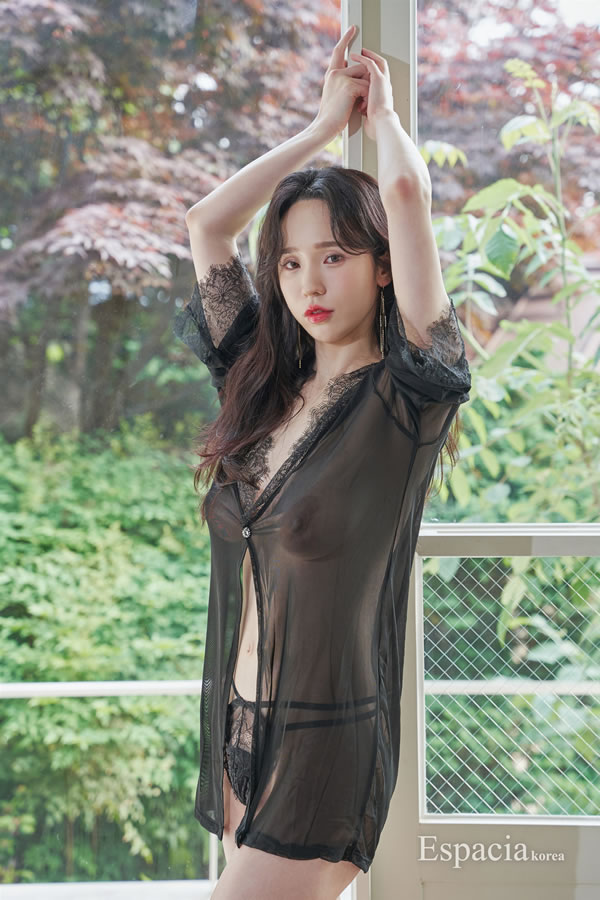 熟透了的美女居家薄纱透视睡衣写真