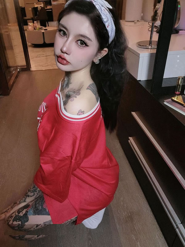 纹身女神Chloe玫瑰情人节制服诱惑
