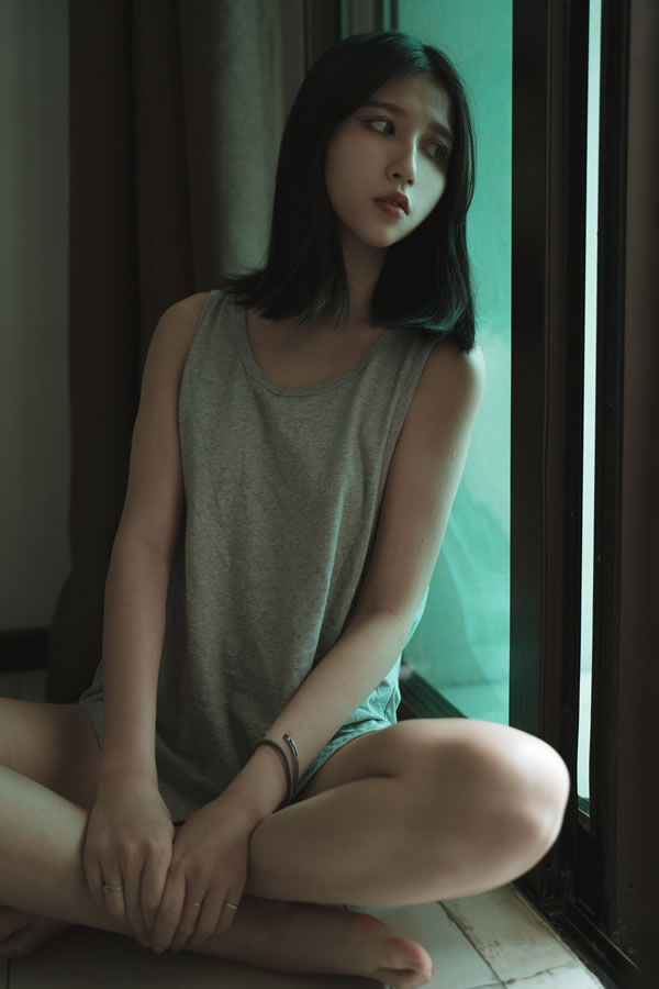 知名嫩模Cazi姬纪背心+水欲无圣光图集