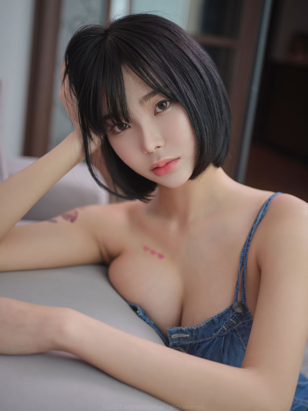 清新吊带连体牛仔裤女孩不露也性感
