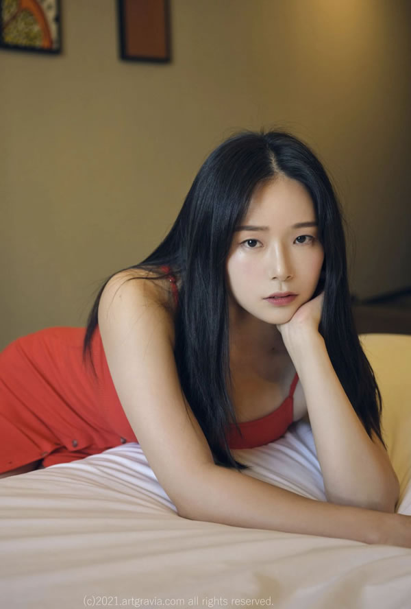 红色吊带长裙美女pia居家诱惑图集