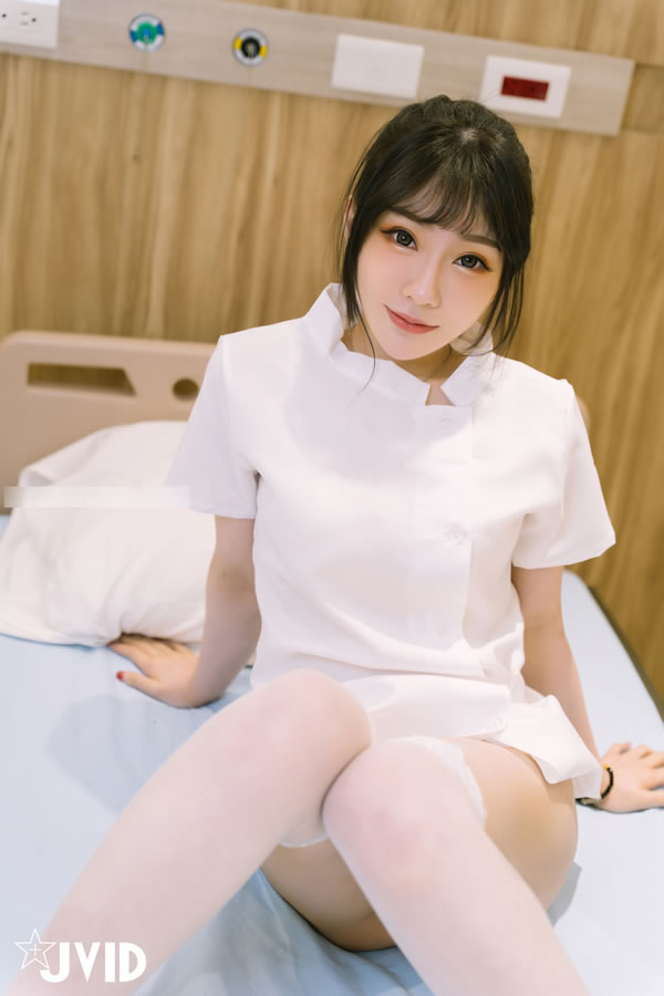 漂亮小护士璃奈酱护理室里的春光