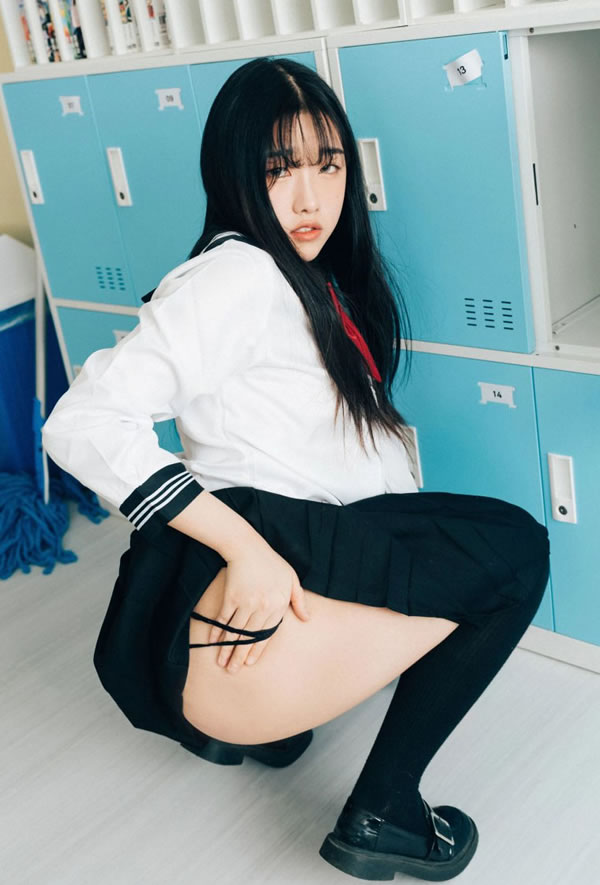 校园里的JK美少女Sonson私拍福利视图