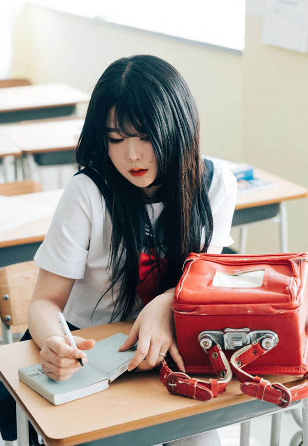 校园里的JK美少女Zia私拍福利视图