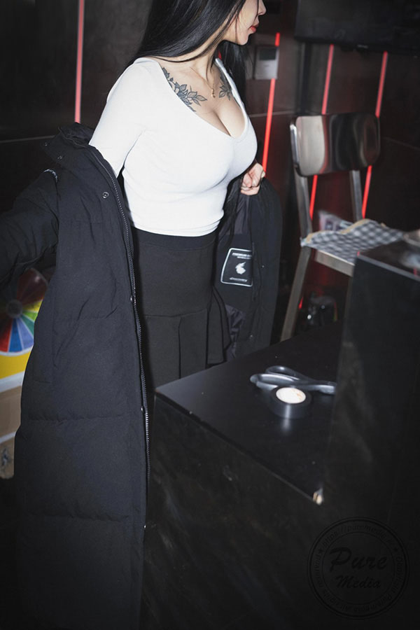 影院里的美女姐姐Yeonhwa热情服务遇狼记