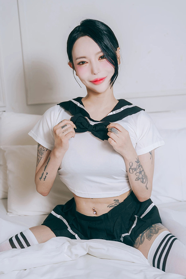 绳艺束缚的美女YUJU居家床上福利视图