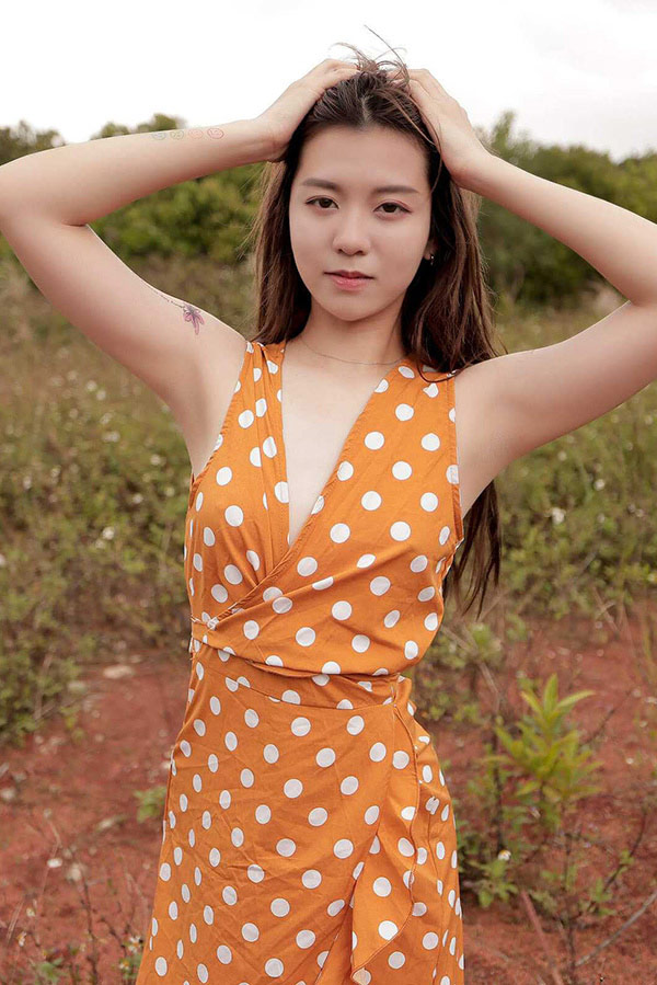 卡洛琳波点裙+热裤无圣光唯美人体图集