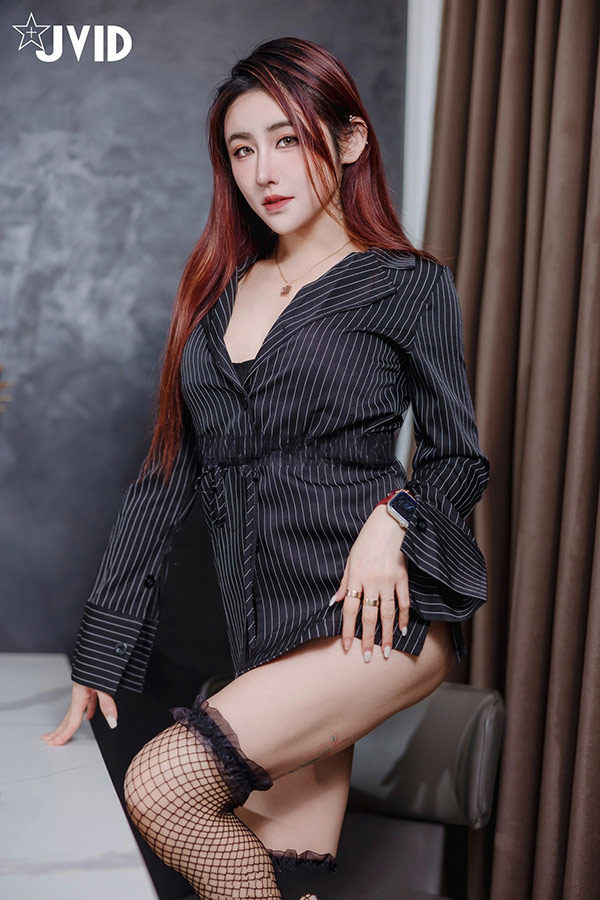 美女费爵娜 变态女经理下班后无情调教
