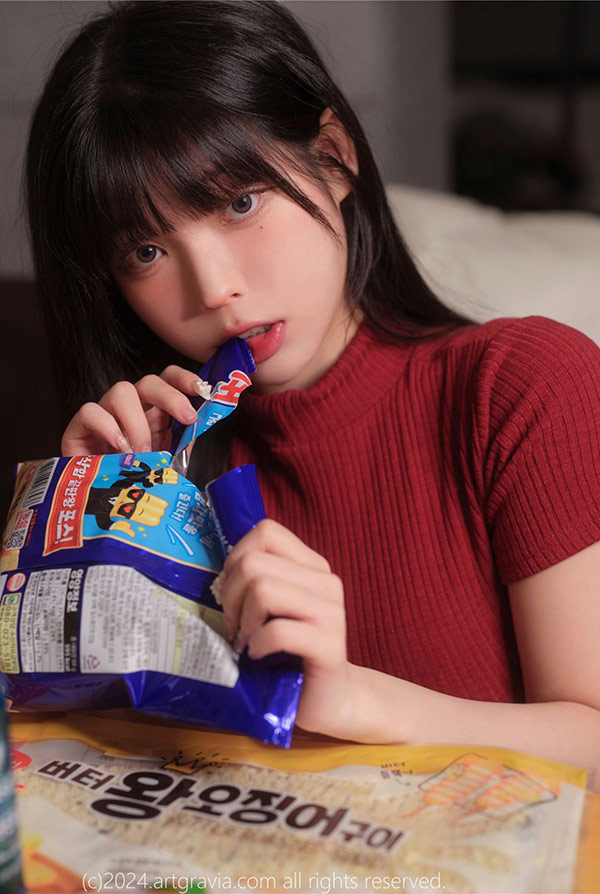 爱吃薯条的女生Yudi 红色紧身衣黑丝